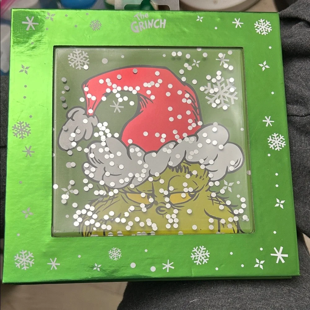 The Grinch - Taste Beauty eyeshadow palette
